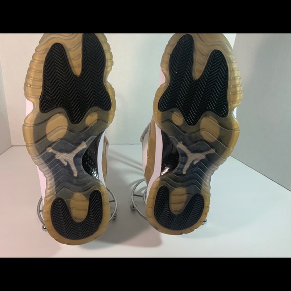 AIR JORDAN 11 LOW “CEREMONY” - Picture 6 of 7